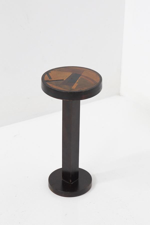 Tavolino futurista in legno di noce