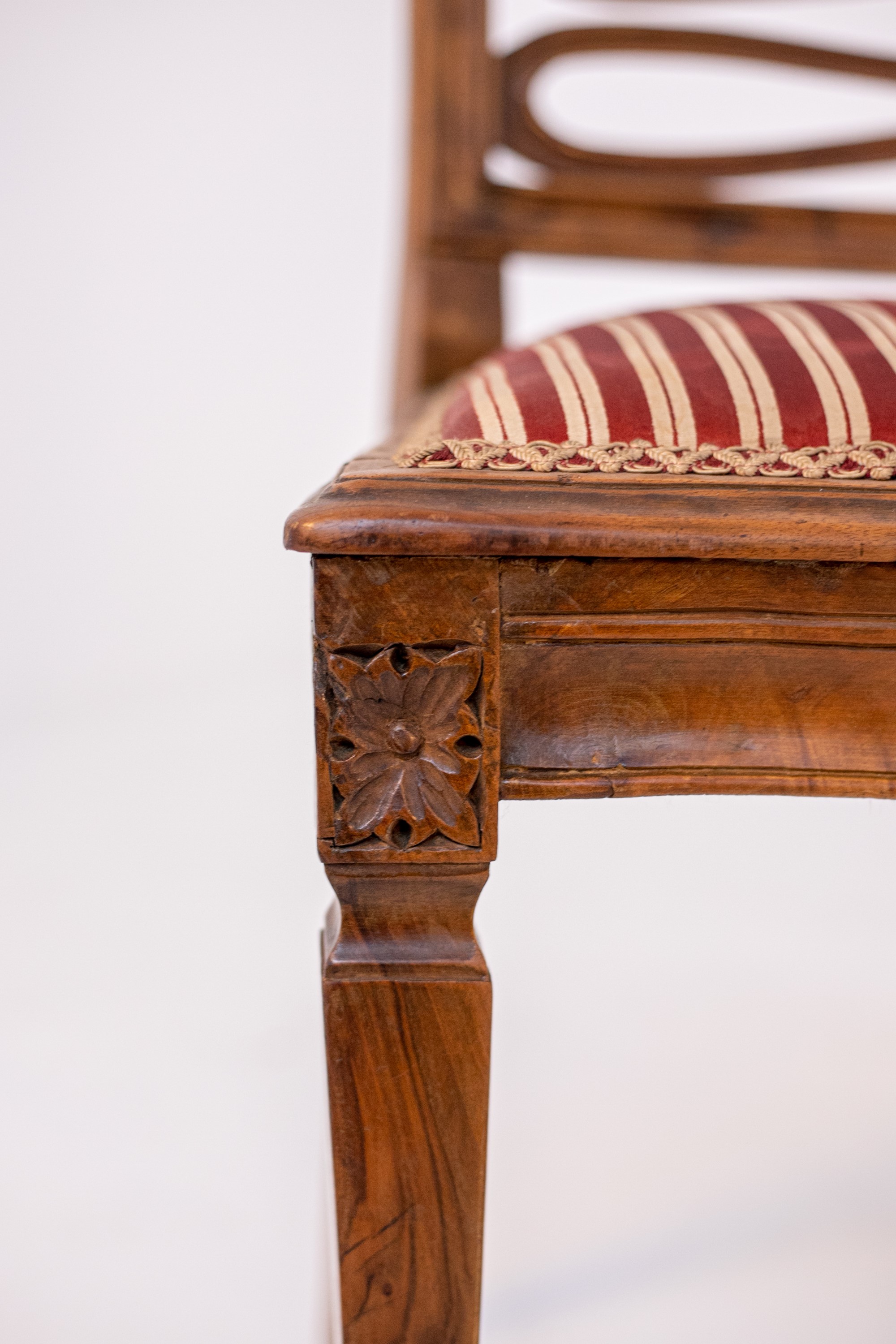 Set di Quattro Sedie Luigi XVI in Legno e Seta