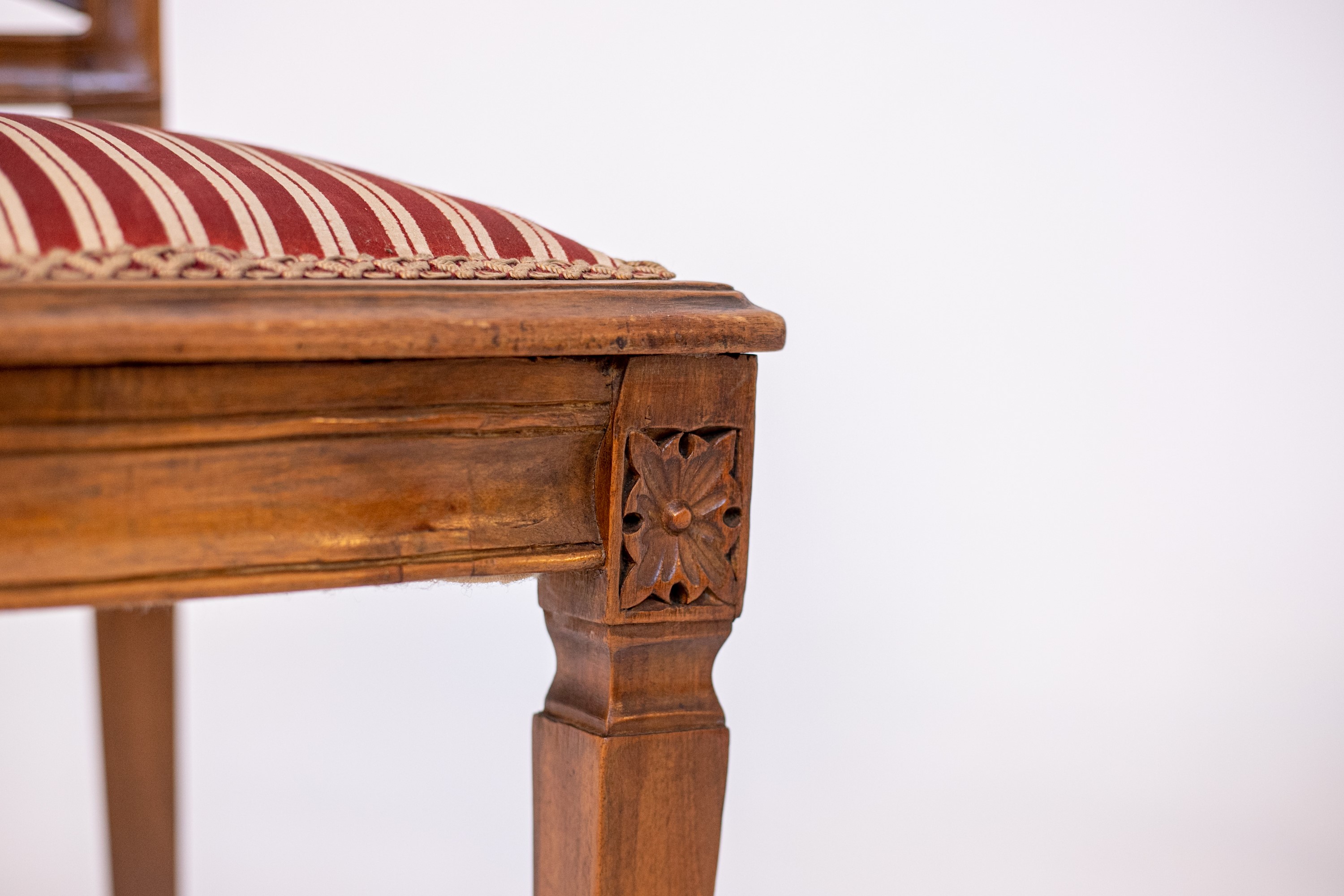 Set di Quattro Sedie Luigi XVI in Legno e Seta
