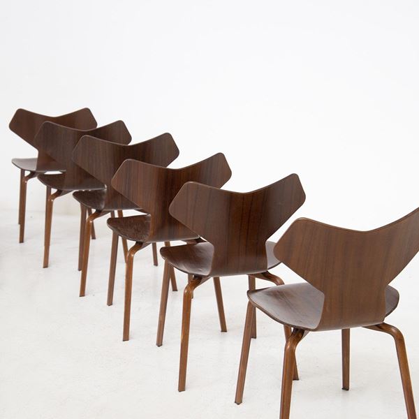 Arne Jacobsen - Set of Twelve Wooden Chairs Model Grand Prix by Fritz Hansen
