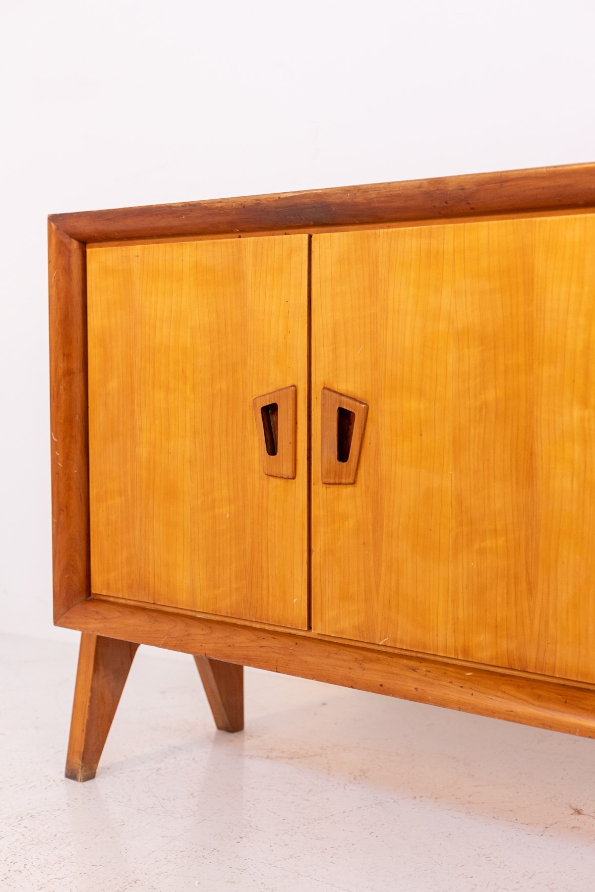 Credenza italiana d'epoca in legno per la Scuola Torinese