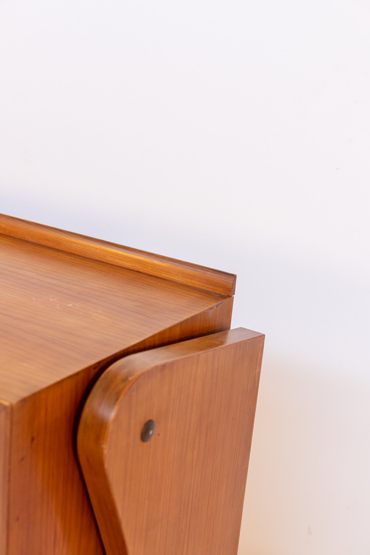 Credenza italiana d'epoca in legno per la Scuola Torinese