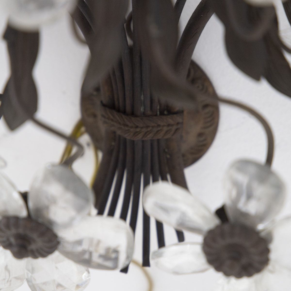 Coppia di Lampadari Floreali in Ottone e Cristallo