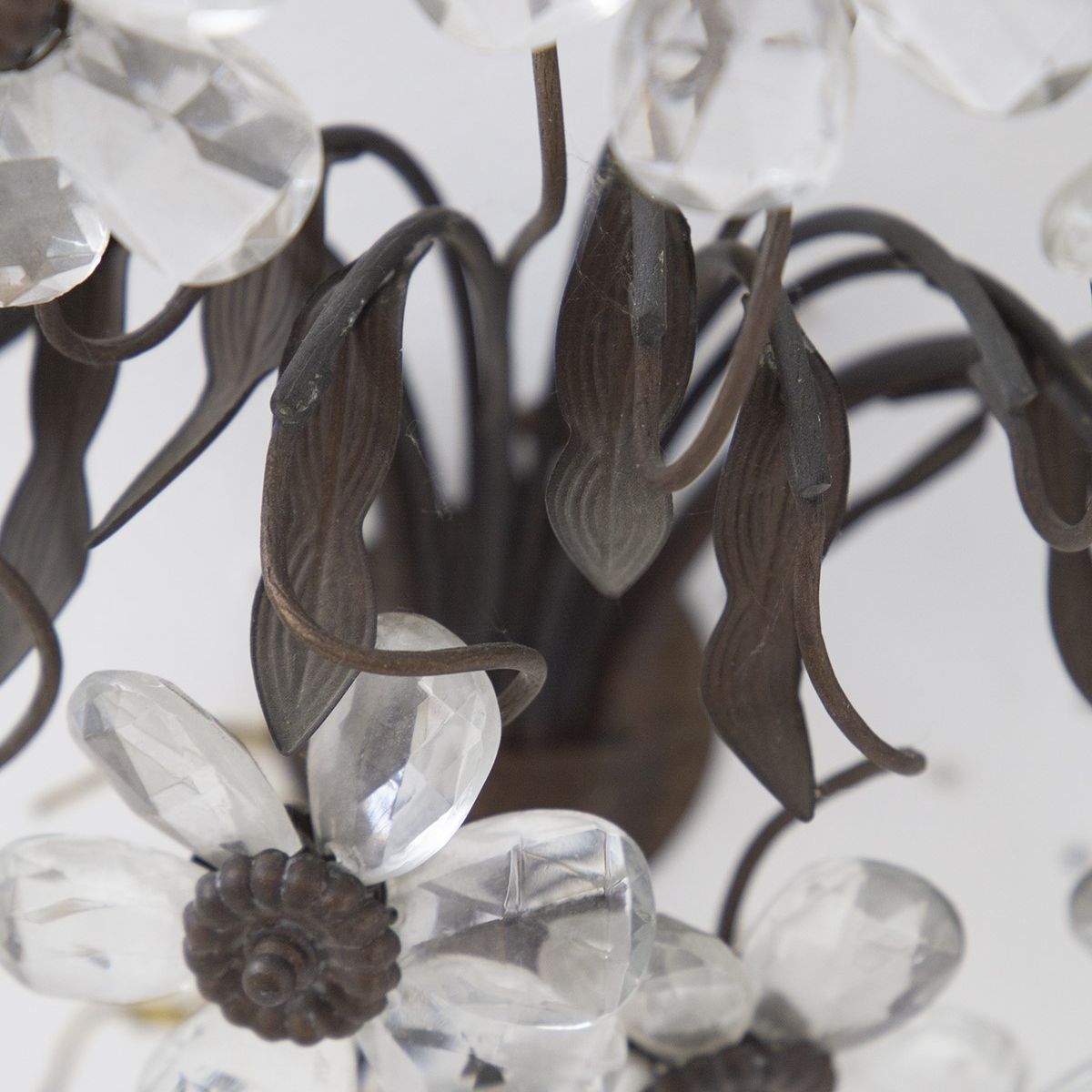 Coppia di Lampadari Floreali in Ottone e Cristallo