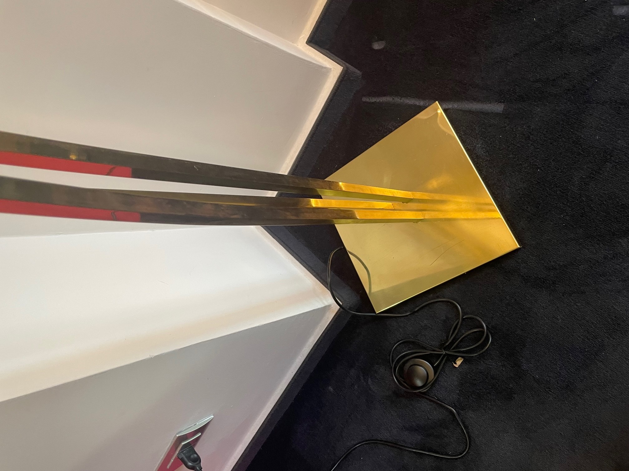Lampada da Terra Italiana a Forma di Foglia in Ottone