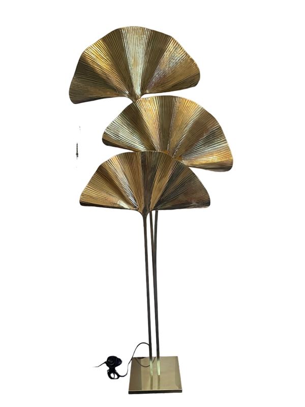 Lampada da terra italiana a forma di foglia in ottone