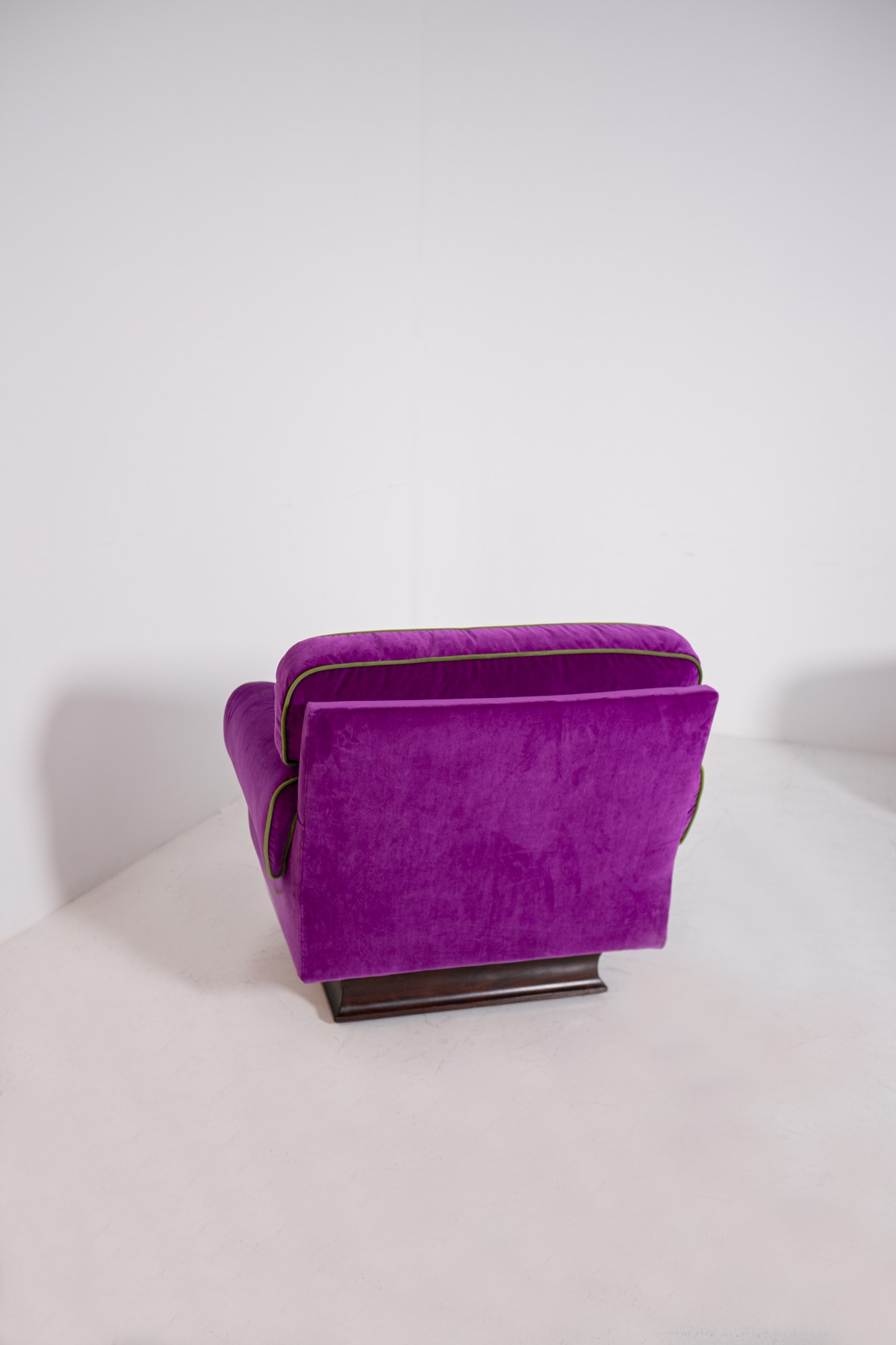 Poltrone Viola Attr. a Pierluigi Colli