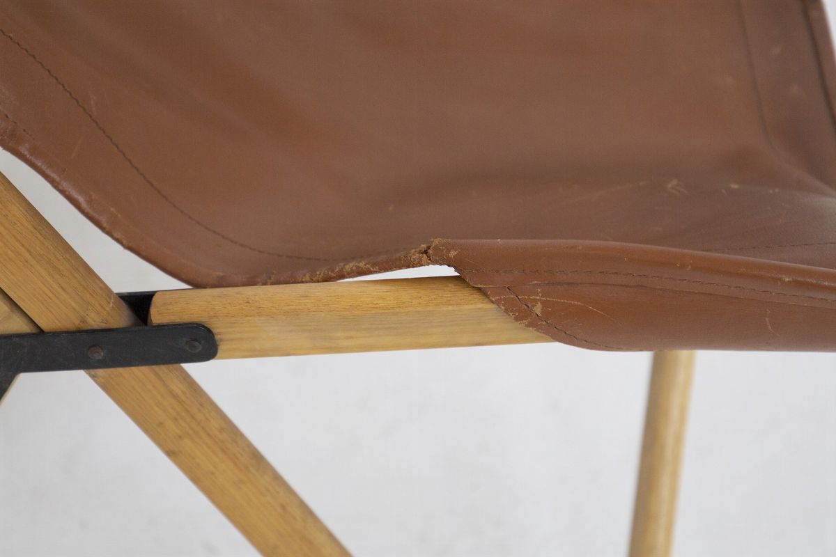 Sedia pieghevole Tripolina di Viganò in pelle e teak