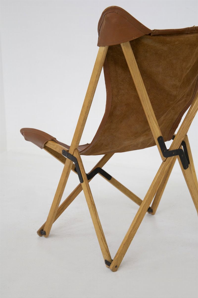 Sedia pieghevole Tripolina di Viganò in pelle e teak