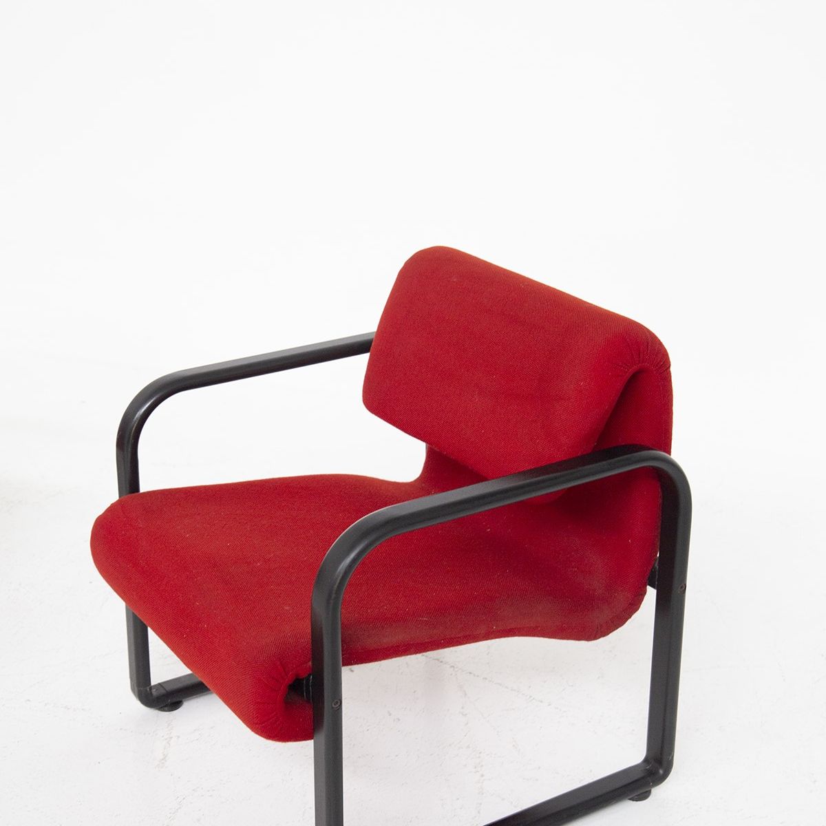 Coppia di poltrone Arflex in tessuto rosso e ferro