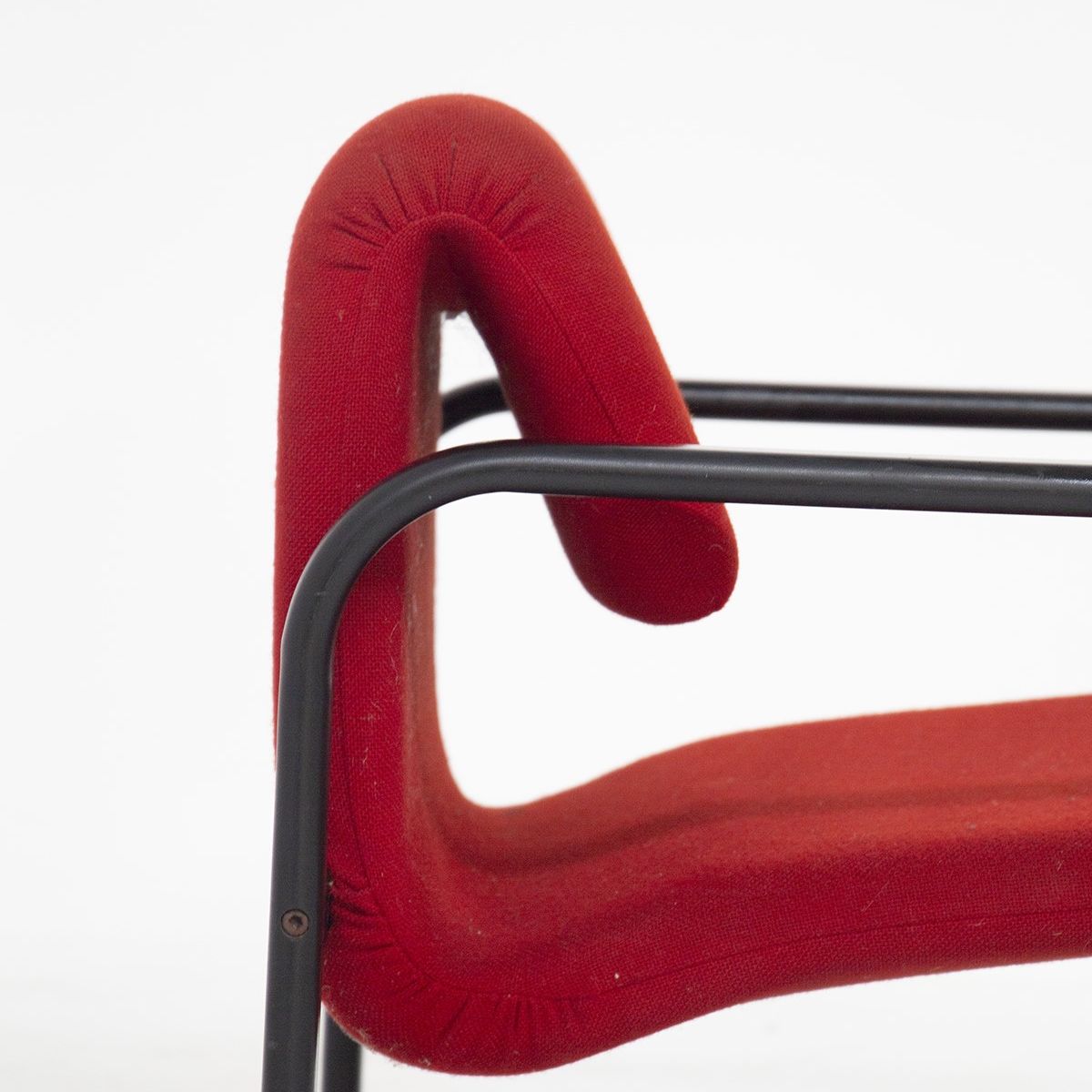 Coppia di poltrone Arflex in tessuto rosso e ferro