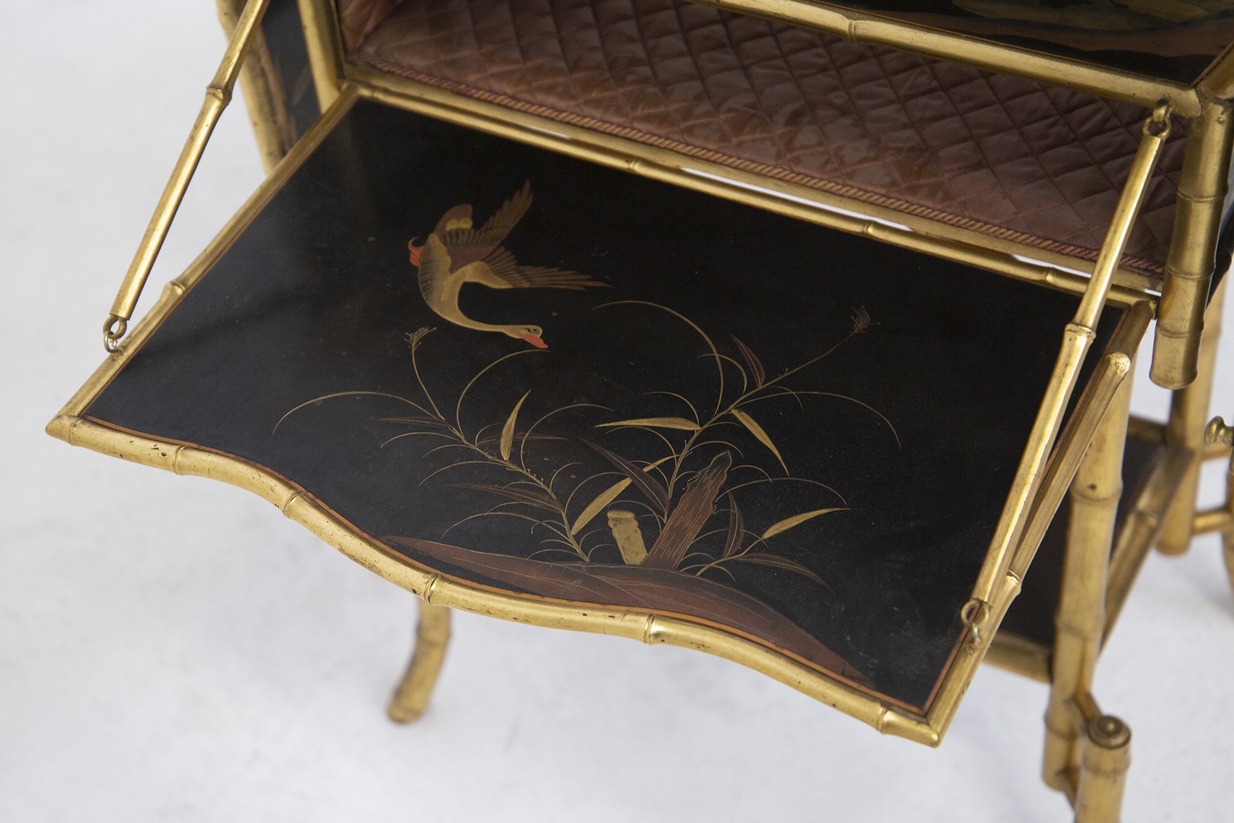 Tavolino Francese in Legno e Finto Bambù Dorato in Stile Orientale