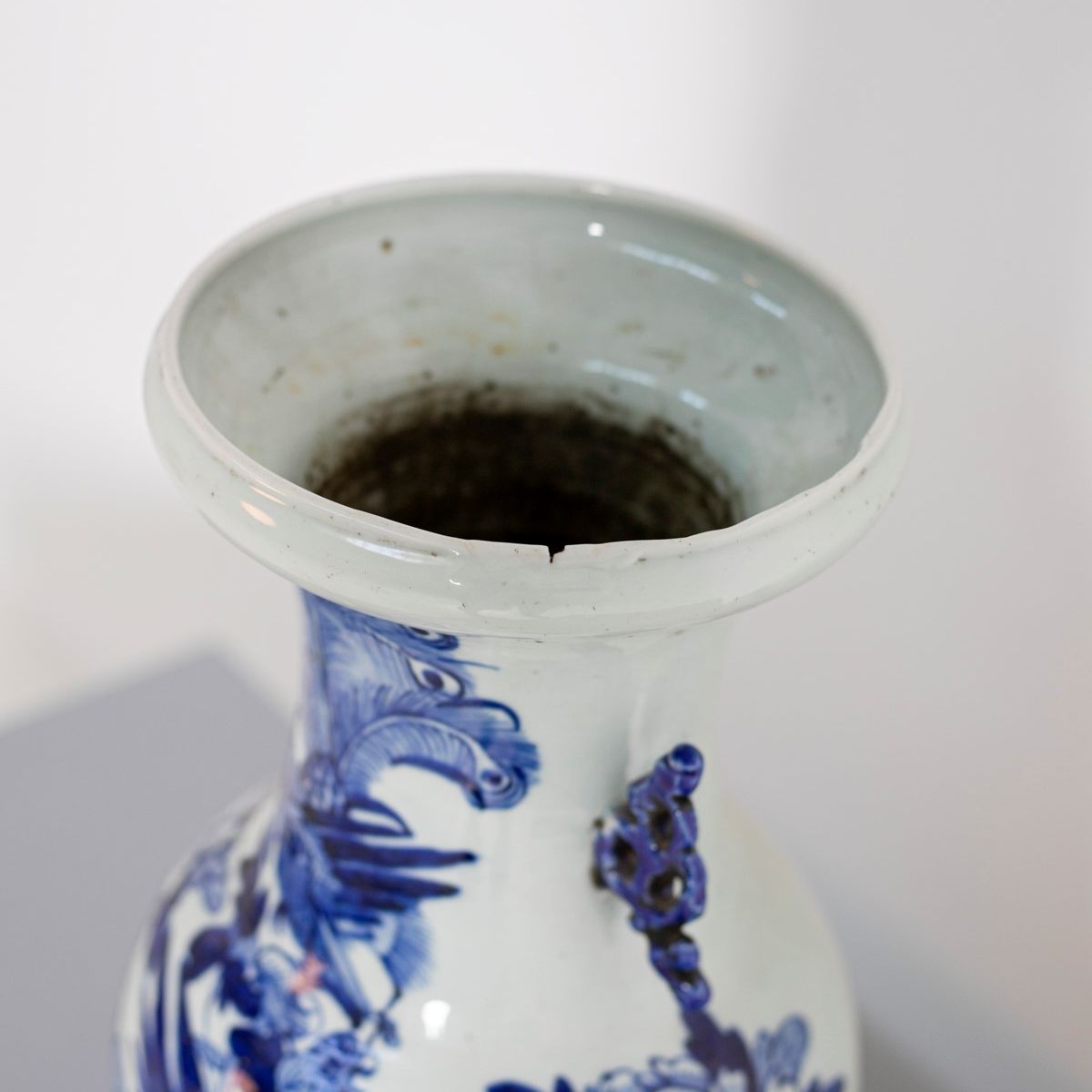 Vaso Cinese in Porcellana Dipinta in Bianco e Blu