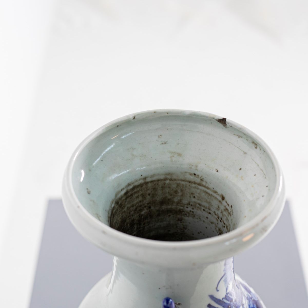 Vaso Cinese in Porcellana Dipinta in Bianco e Blu