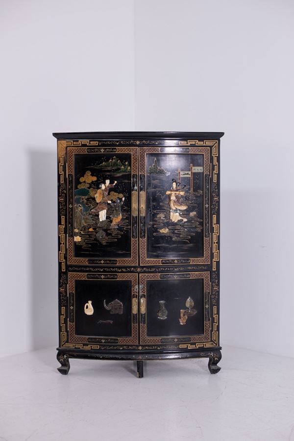 Manifattura cinese - Chinese corner cabinet in black lacquer
