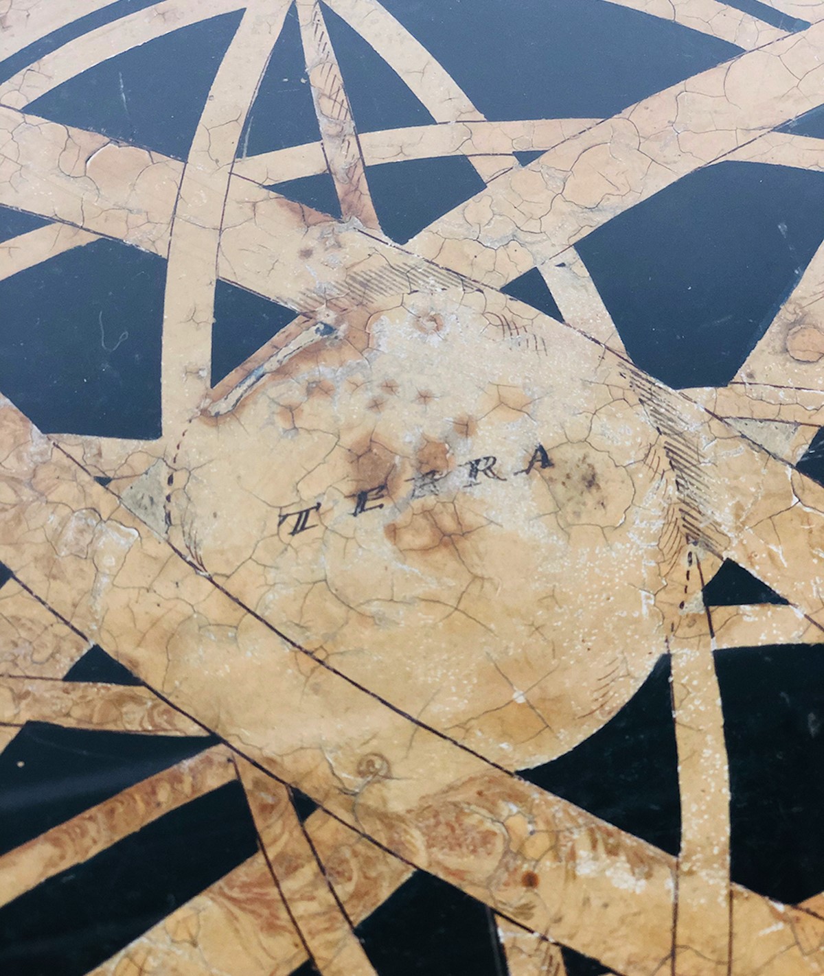 Tavolino Scagliola Polychromy di Guglielmus Blaeuni