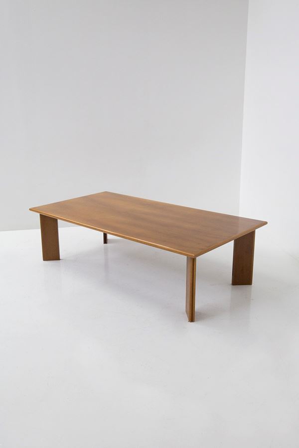 Coffee table in the style of Afra and Tobia Scarpa