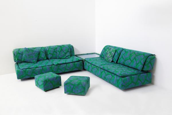 Living room of 2 sofas, 2 ottomans and coffee table of Italian manufacture