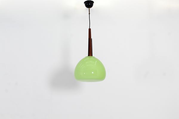 Lampadario in vetro verde, legno e ottone