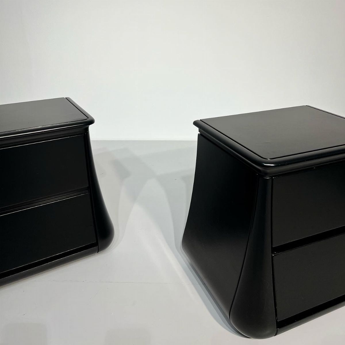 Pair Of Nightstands Frigerio