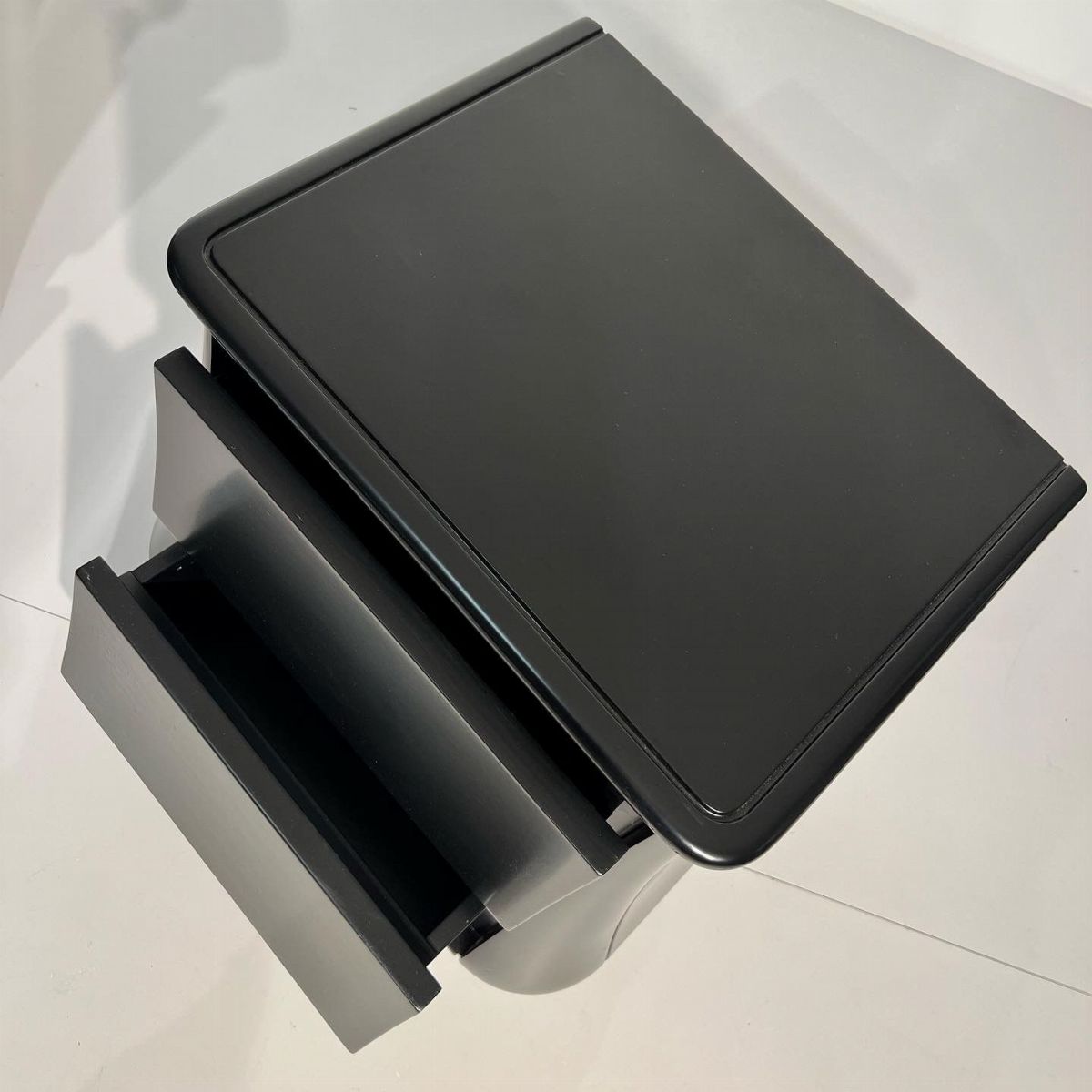 Pair Of Nightstands Frigerio