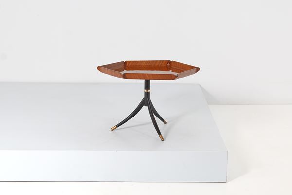 Osvaldo Borsani - Wooden coffee table with hexagonal top and brass elements attr. Osvaldo Borsani