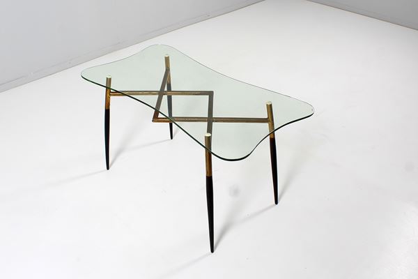 Cesare Lacca - Tavolino in vetro con struttura in ottone e legno, attr a Cesare Lacca, manifattura italiana.