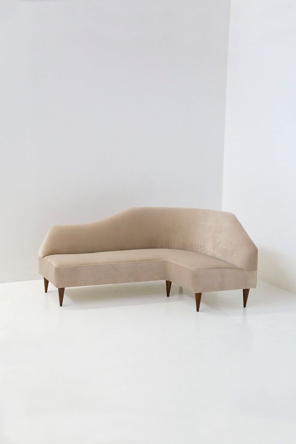 Gio Ponti - Divano asimmetrico attr. a Giò Ponti di manifattura italiana.