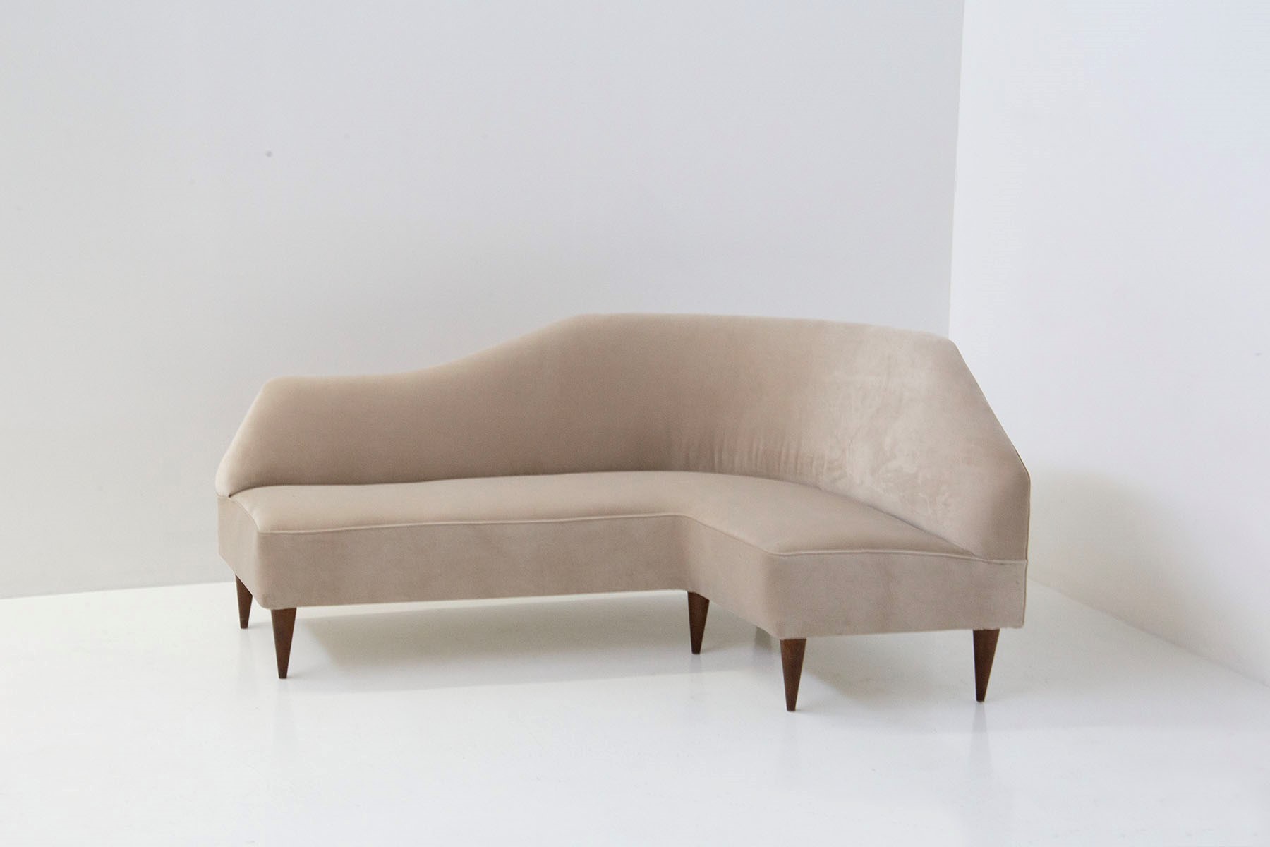 Gio Ponti - Divano Asimmetrico (attr.)