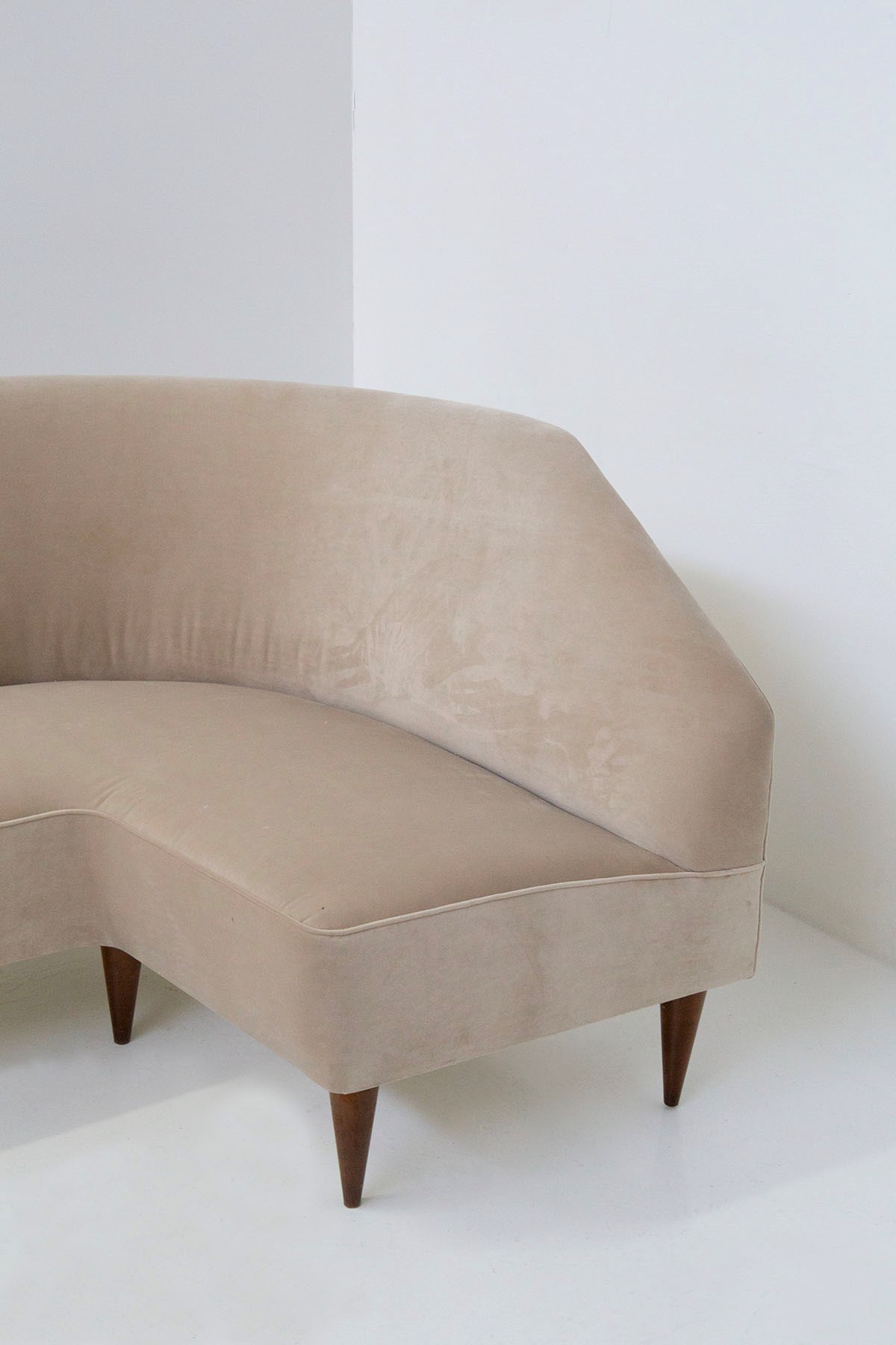 Gio Ponti - Divano Asimmetrico (attr.)