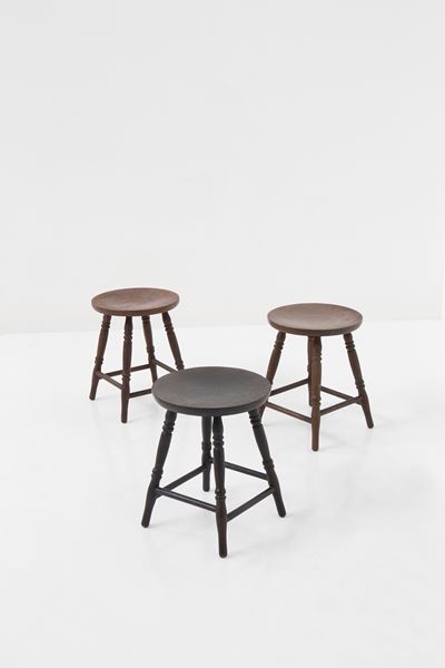 Set di Tre Sgabelli, Etichetta