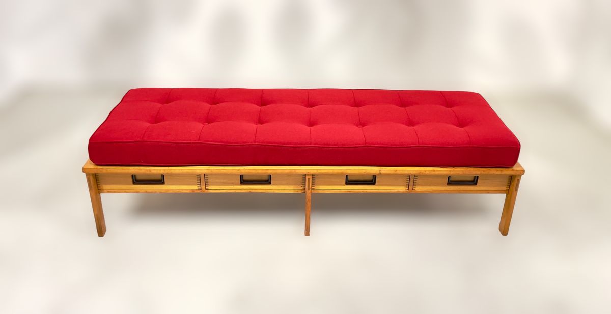 Panca con cuscino di Gianfranco Frattini per Bernini