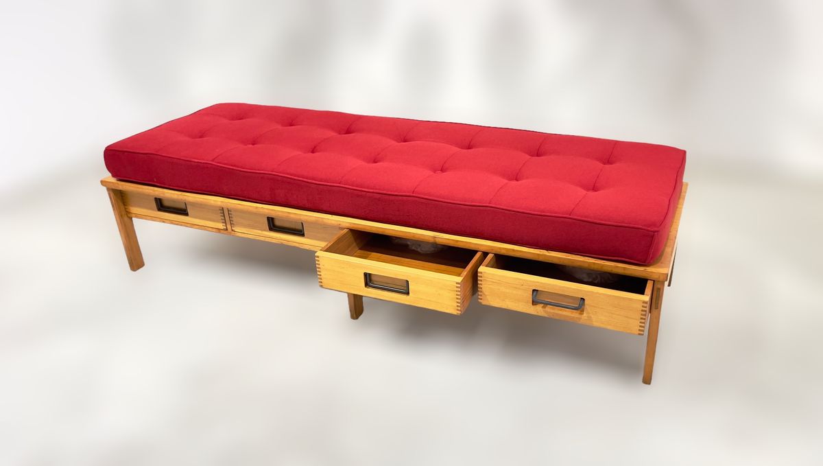 Panca con cuscino di Gianfranco Frattini per Bernini