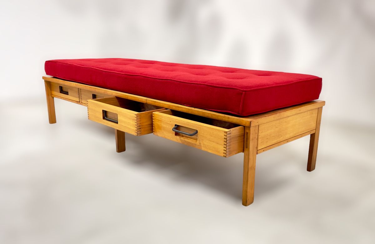 Panca con cuscino di Gianfranco Frattini per Bernini