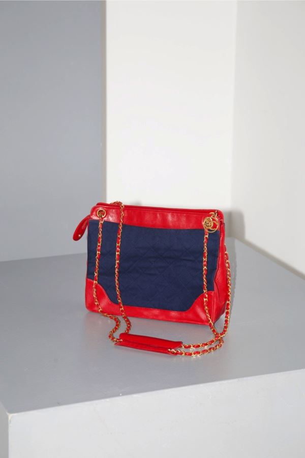 Chanel - Rare Chanel shoulder bag in red leather and denim fabric