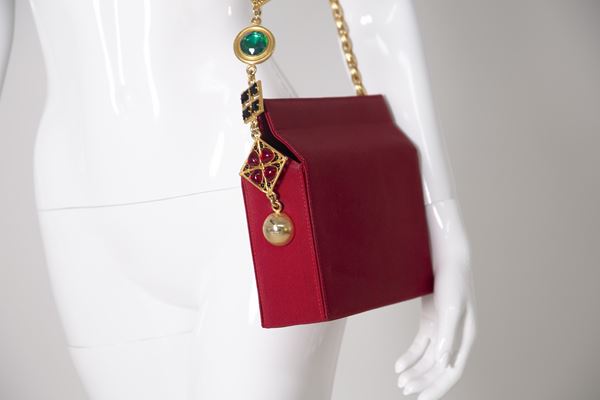 Gianni  Versace - Rara pochette a tracolla in tessuto rosso di Gianni Versace Couture
