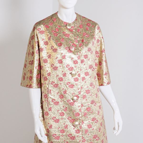 Saks Fifth Avenue New York Cappotto rosa con dettagli dorati