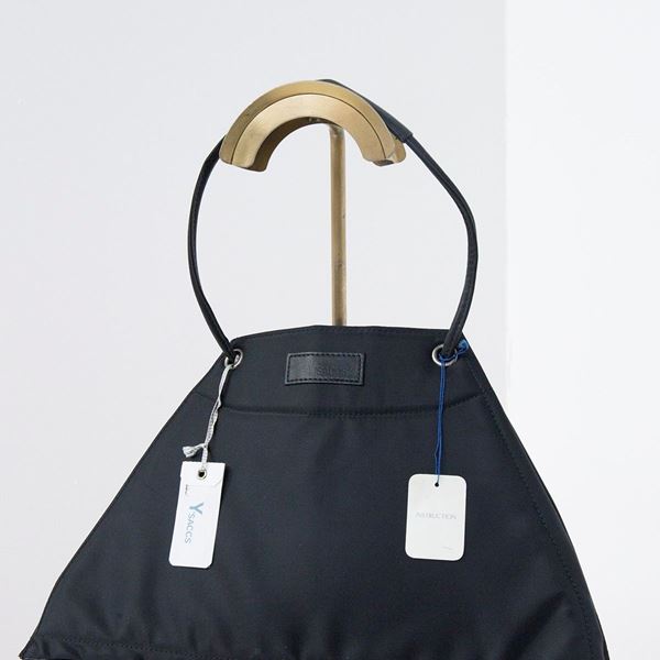 Miyake Issey - MIYAKE ISSEY Pleated Black Leather Bag