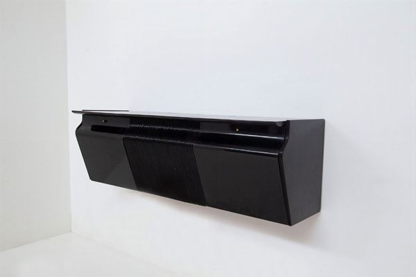 Osvaldo Borsani - Credenza sospesa in legno con giradischi di Osvaldo Borsani 