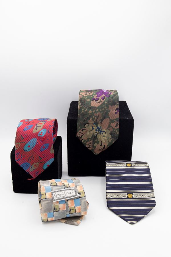 Gianni  Versace - Set of 4 Versace ties in various colors and textures.