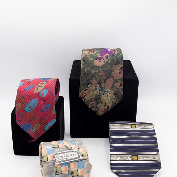 Gianni  Versace - Set of 4 Versace ties in various colors and textures.