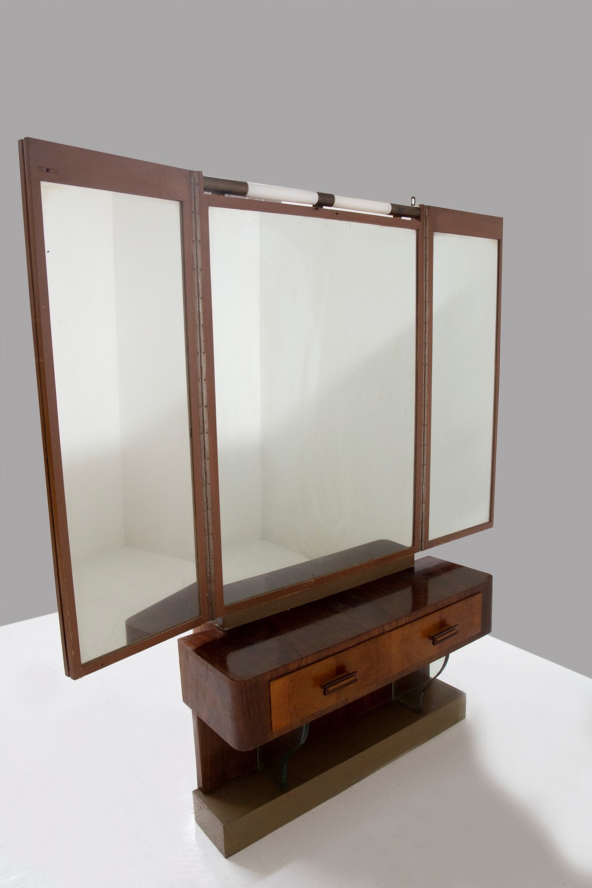 Mobile Vanity (Attr.)