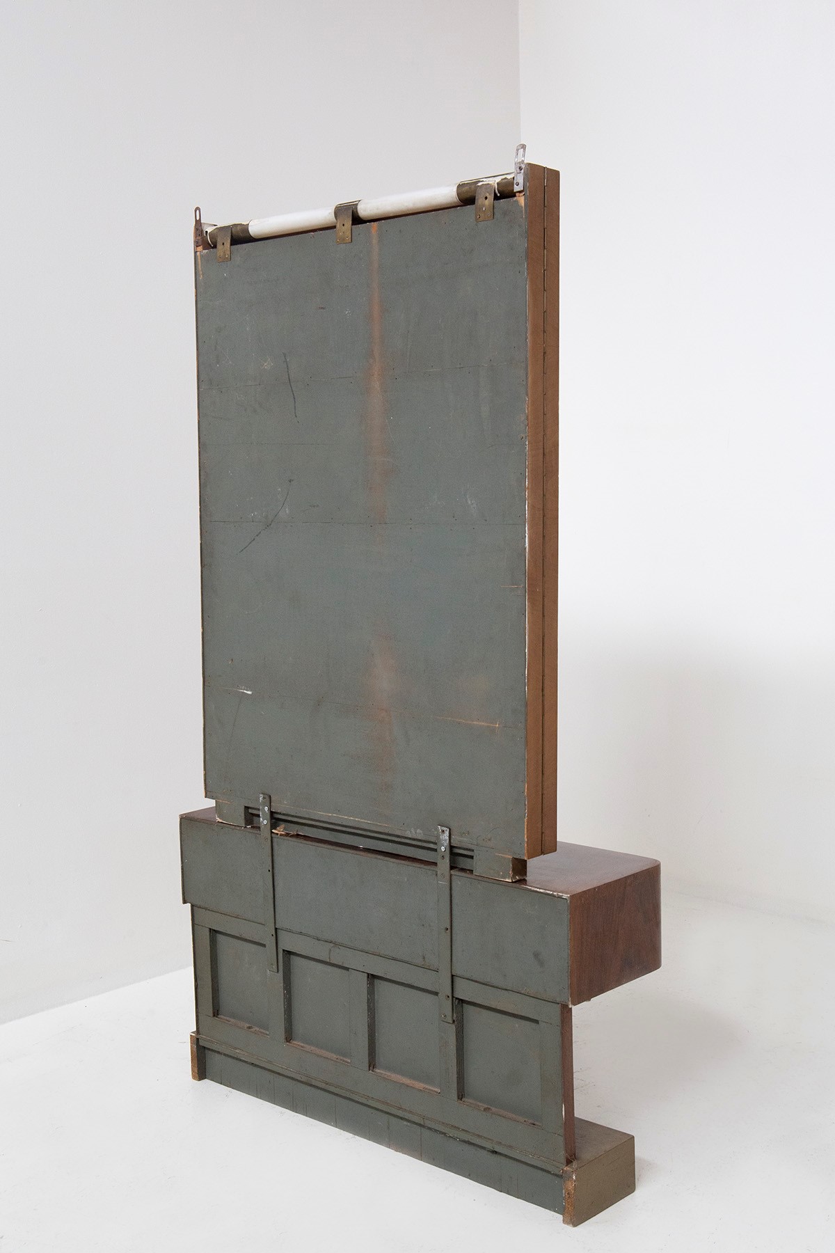 Mobile Vanity (Attr.)