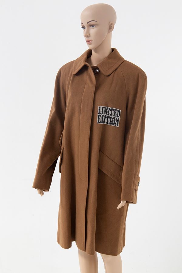 Aquascutum camel-colored cashmere coat with embellishments