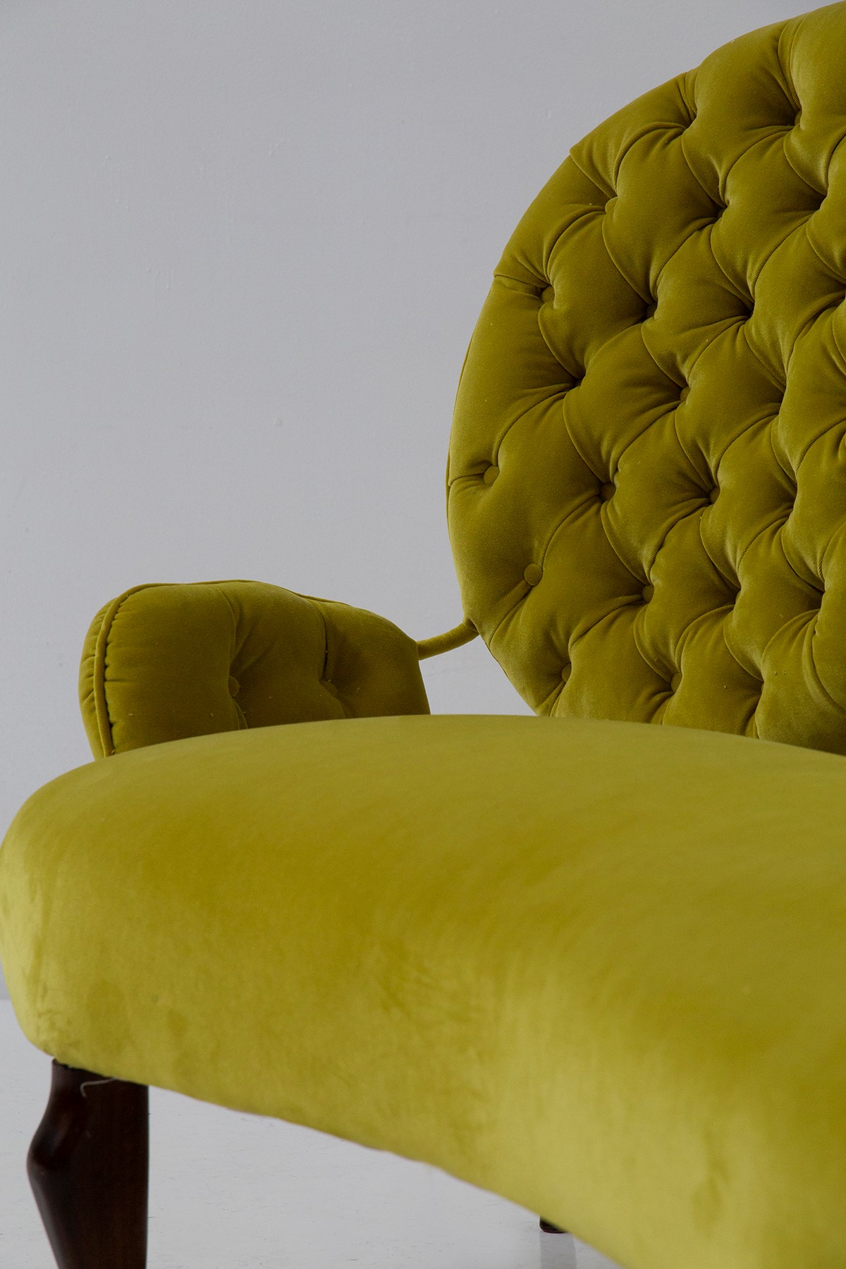 Renzo Zavanella - Divano in Velluto Giallo Attr.