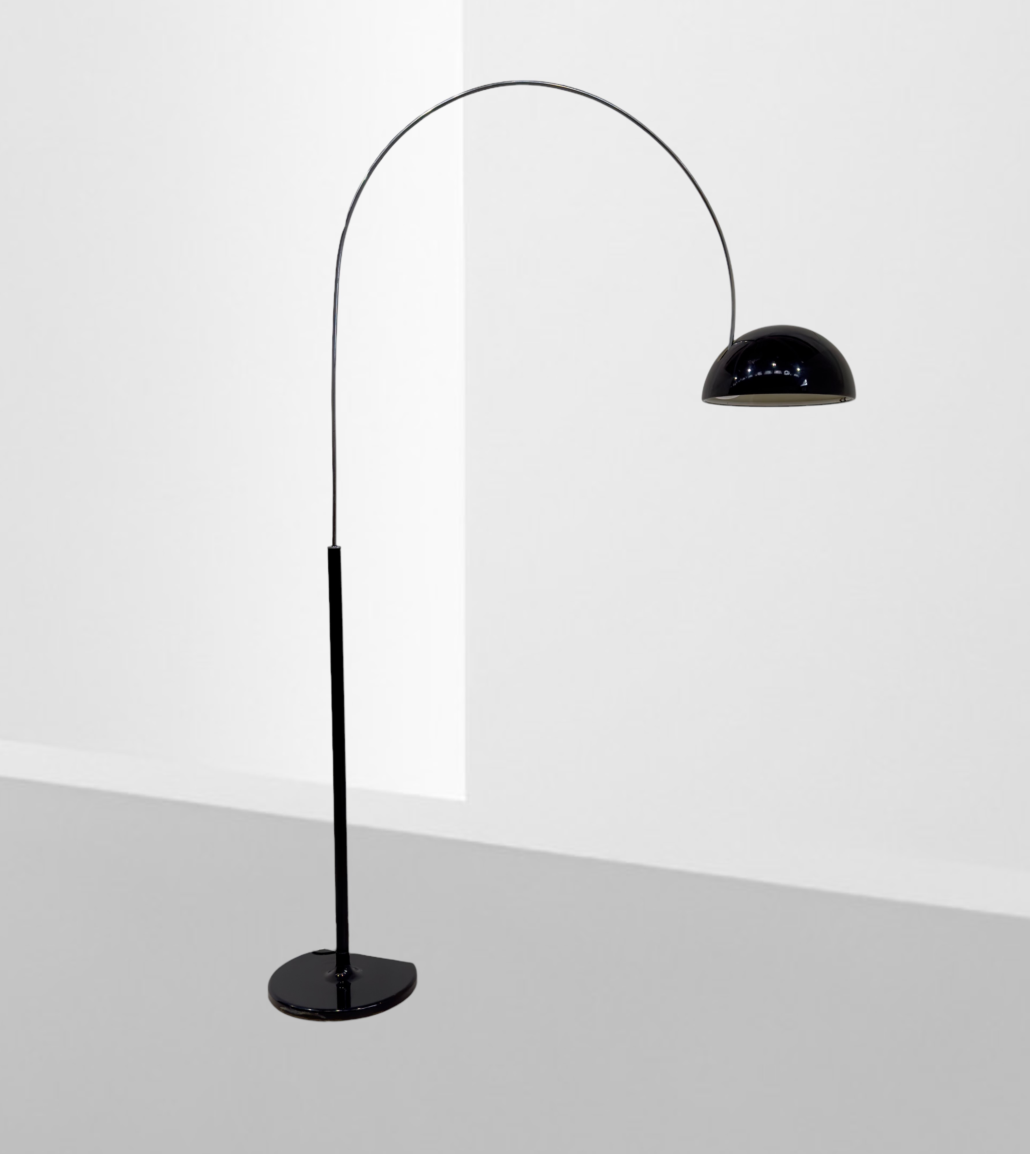 Joe Colombo : Coupe Floor lamp  - Auction Top Design - LTWID Auction House