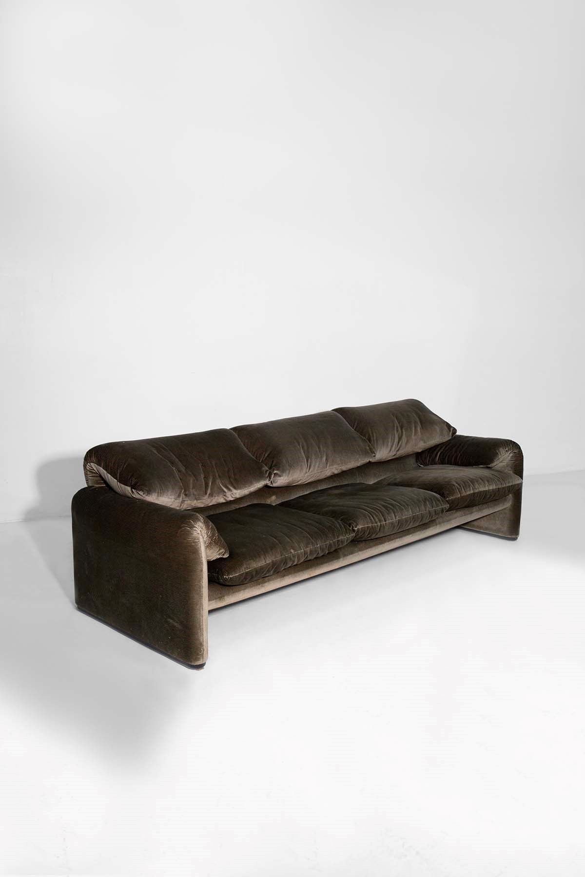 Vico Magistretti : Maralunga Cassina sofa  - Auction The Great Beauty - LTWID Auction House