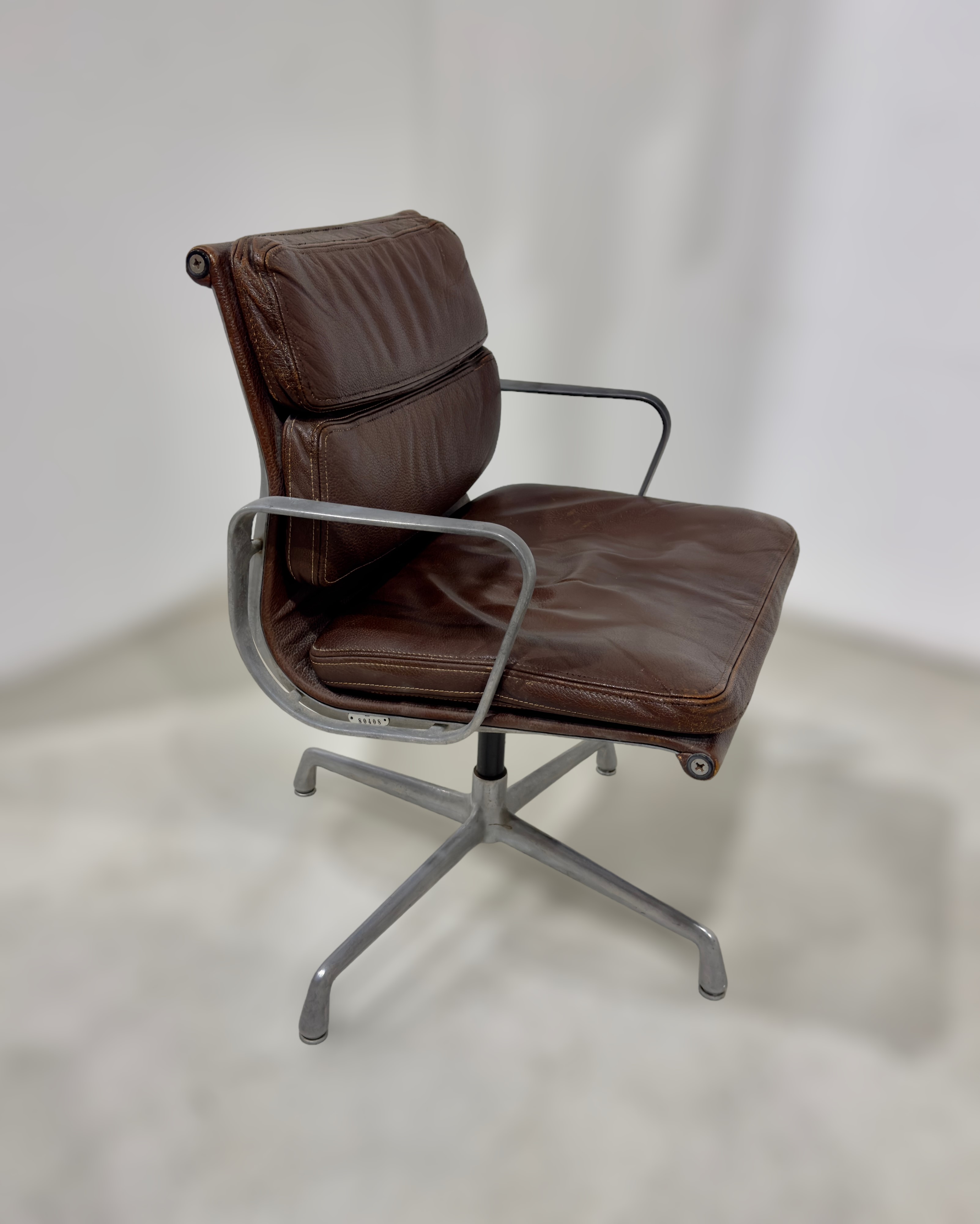 Charles e Ray Eames : Soft Pad chair  - Auction Summer Bid Chance - LTWID Auction House