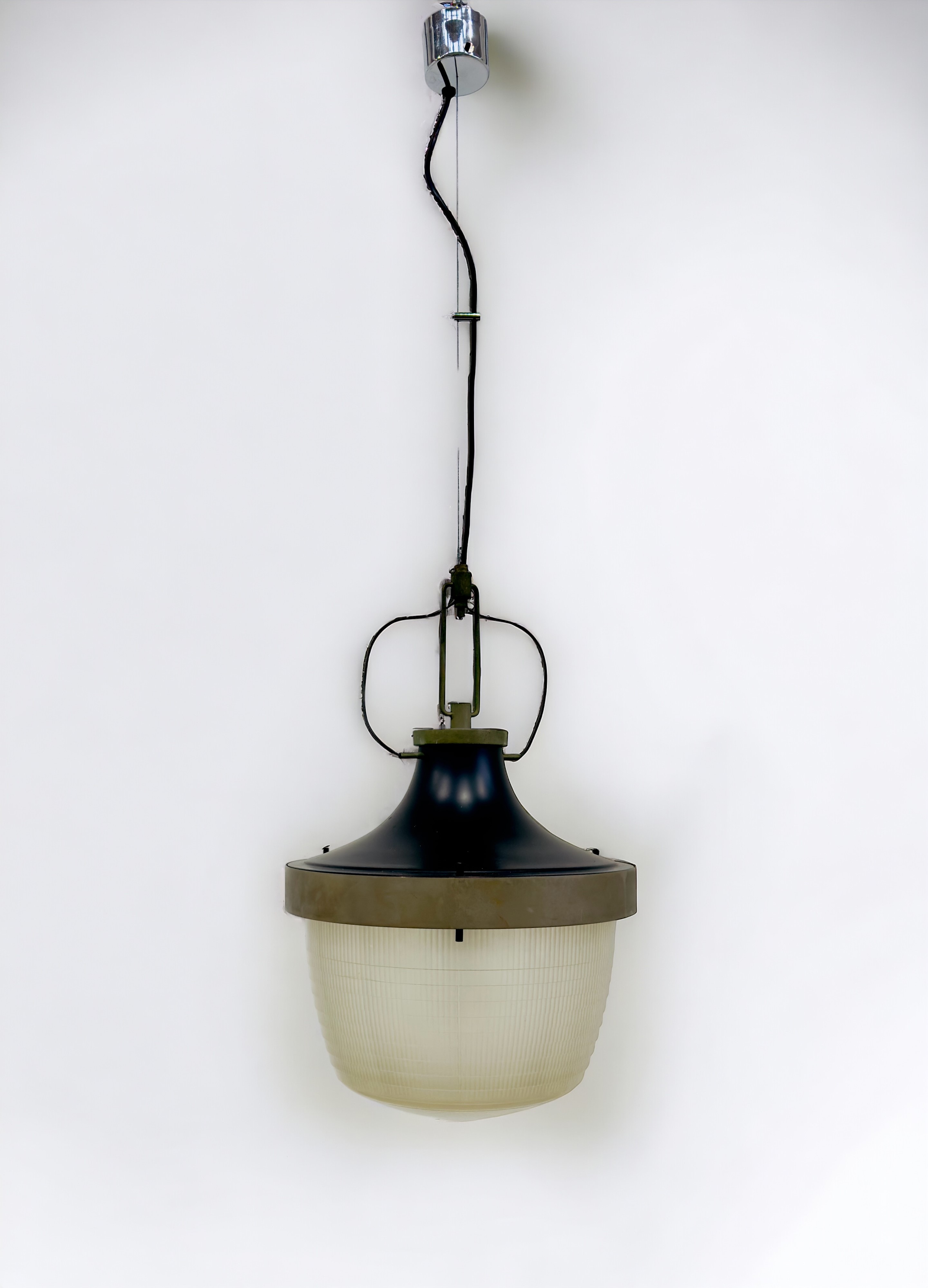 Sergio Mazza : Suspension lamp  - Auction Summer Bid Chance - LTWID Auction House