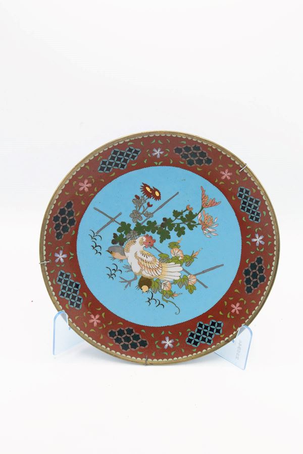 Decorative plate with hen